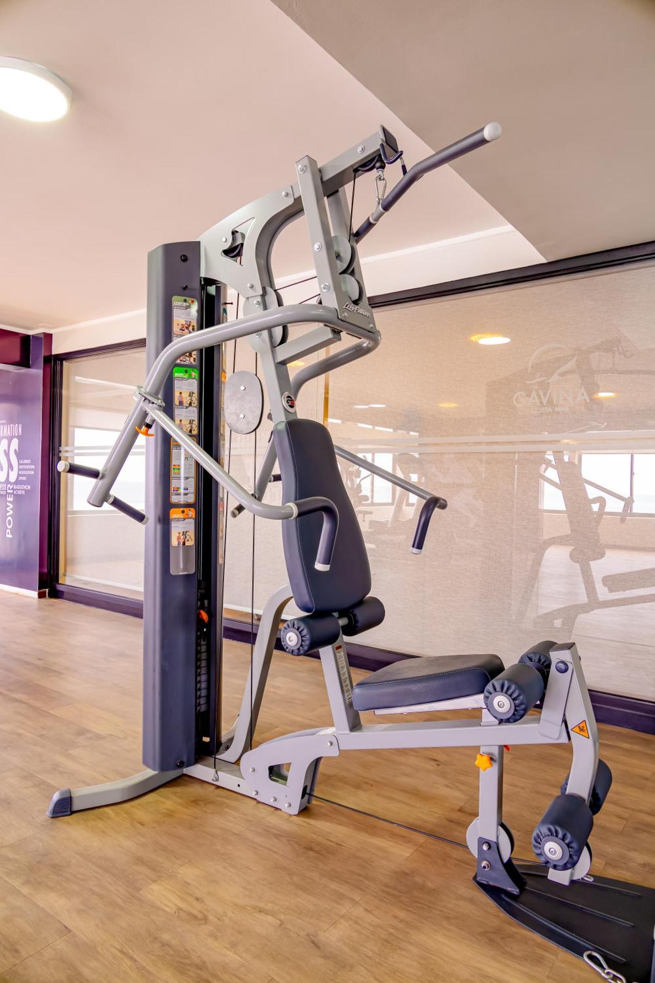 Hotel Gavina Costa Mar Iquique Buitenkant foto A leg press machine