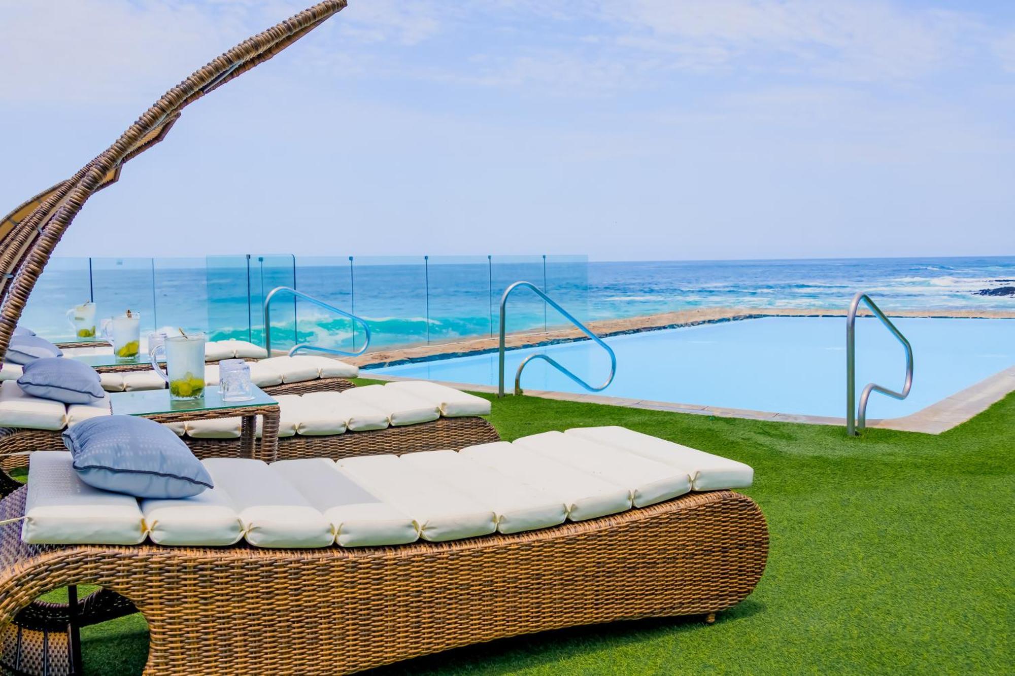 Hotel Gavina Costa Mar Iquique Buitenkant foto The pool at the rooftop