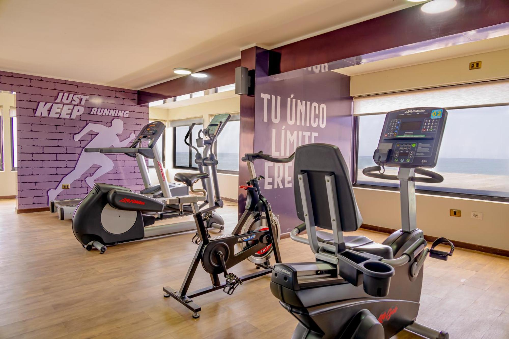 Hotel Gavina Costa Mar Iquique Buitenkant foto The gym at the hotel