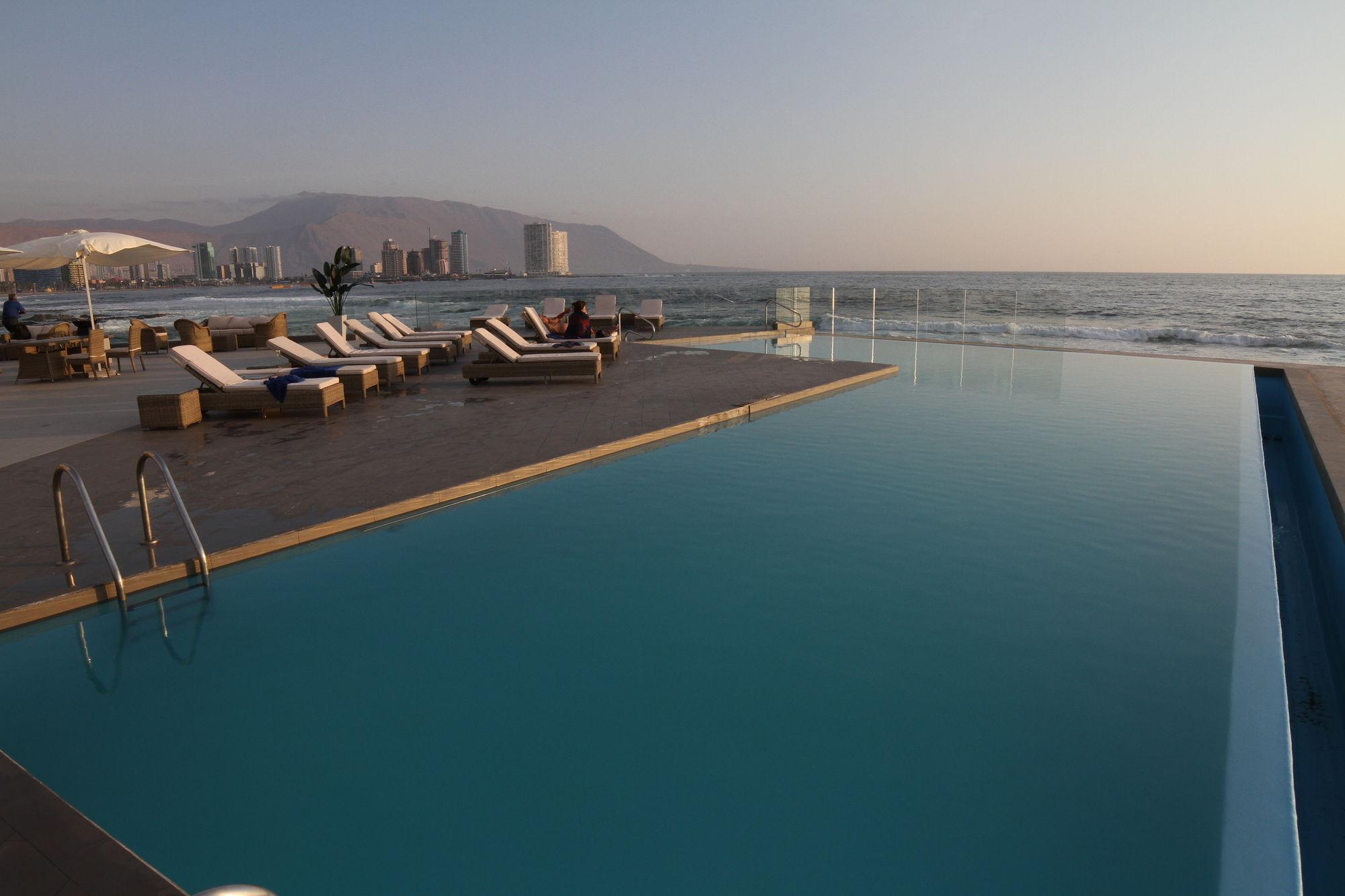 Hotel Gavina Costa Mar Iquique Buitenkant foto The pool at the Westin