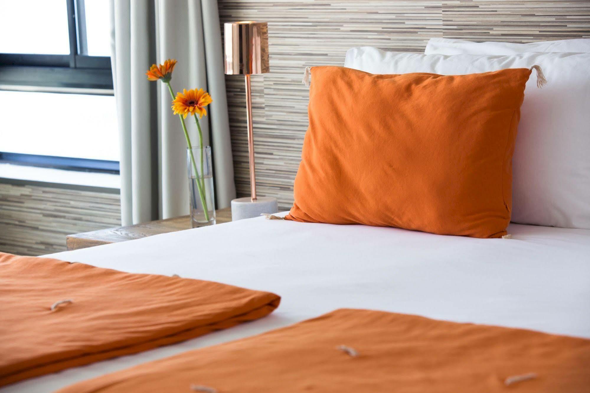 Hotel Gavina Costa Mar Iquique Buitenkant foto A bed with a headboard