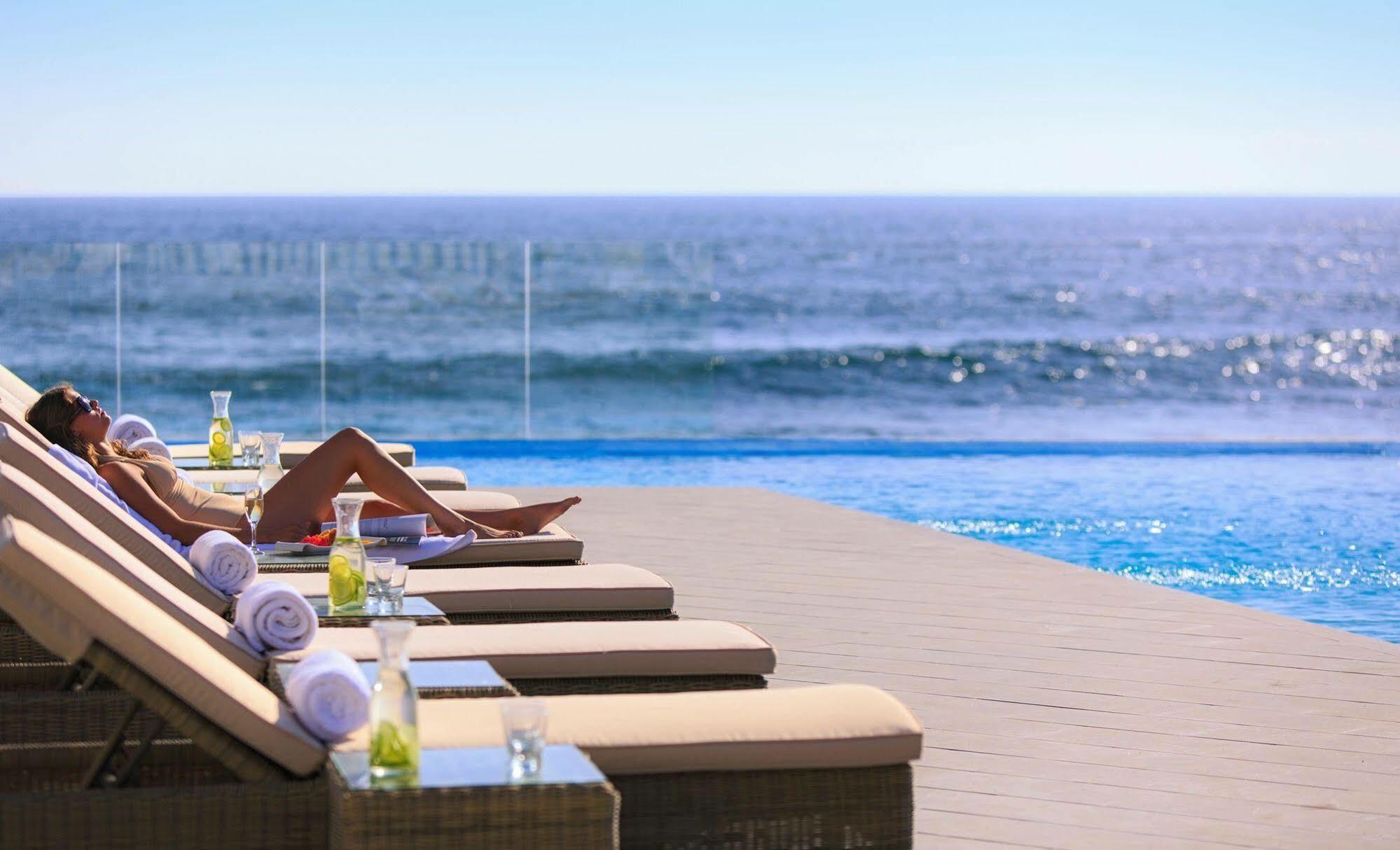 Hotel Gavina Costa Mar Iquique Buitenkant foto Infinity pool at the hotel